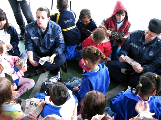 Portal de Not�cias PJF | �Defesa Civil e Guarda Municipal v�o � escola� - Projeto leva preven��o, educa��o ambiental e cidadania para crian�as | DEFESA CIVIL - 8/6/2011